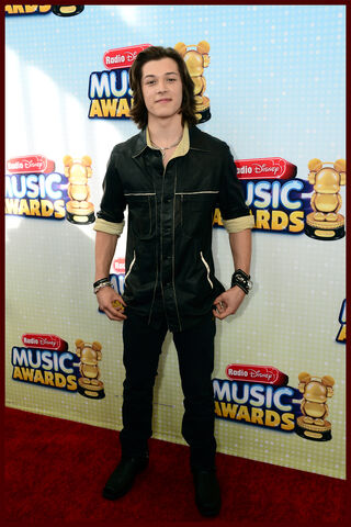 File:Radiodisney-musicawards-carpet-056.jpg