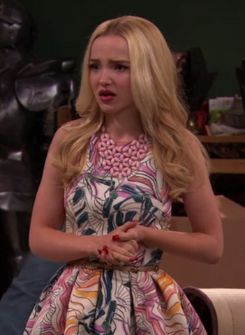 File:Dove Cameron Finale 1.png