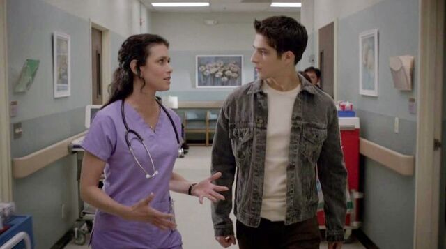 Archivo:Melissa-ponzio-tyler-posey--large-picture.jpg