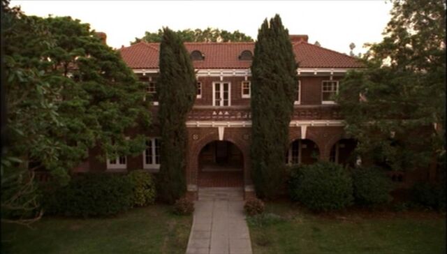 File:Uc sunnydale lowell house primeval.jpg