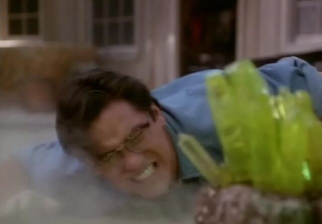 File:Clark exposed to Green Kryptonite.jpg