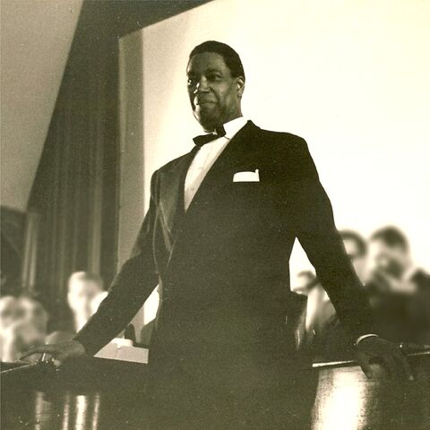 File:Spencer, Kenneth (um 1960).jpg