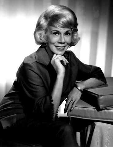 File:Bea Benadaret 1966.jpg