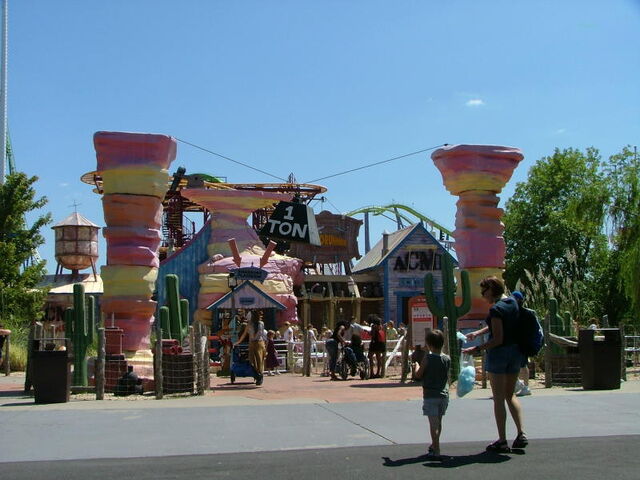File:Road Runner Express Entrance.jpg