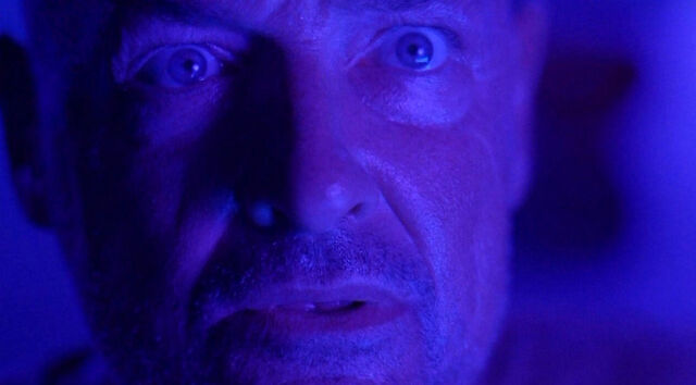 ملف:2X17-LockeIsland.jpg