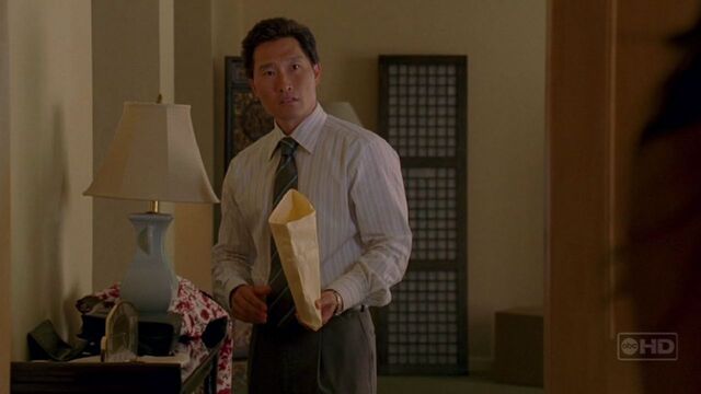 File:Jin finds money.jpg