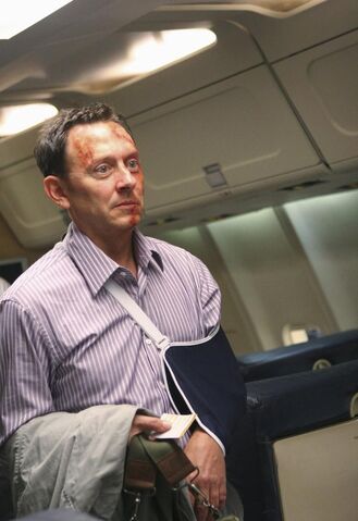 File:5x06 ben boarding promo.jpg