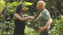 6x06-Sayid-sticht-Locke.jpg