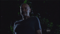 5x02 Locke.png