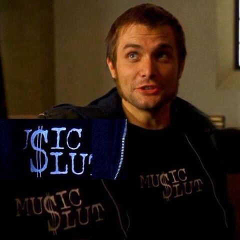File:1x07 Liam Tshirt.jpg