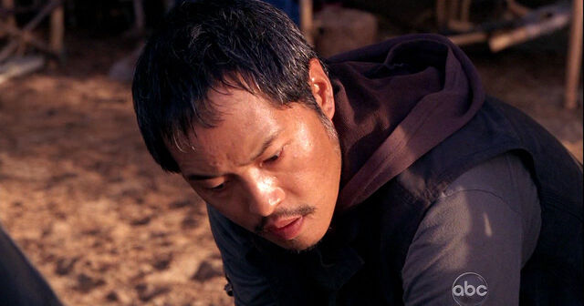 File:5x04 MilesAndCanoe.jpg