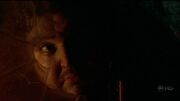 4x01 TBOTE Hurley peek-a-boo.jpg