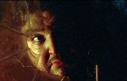 4x01 TBOTE Hurley peek-a-boo.jpg