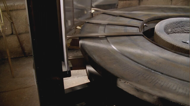 File:6x05-Lighthouse Dial.jpg