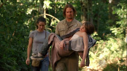 5x11 Sawyer-bringt-Ben.jpg
