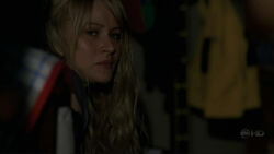 4x14Claireaaron.jpg