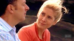 3x16Juliet&Ben rocks.jpg