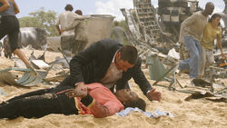 1x01 JackRescuingRose.jpg