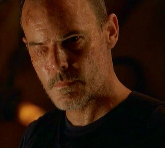 Archivo:3x22-Mikhail-no-patch.jpeg