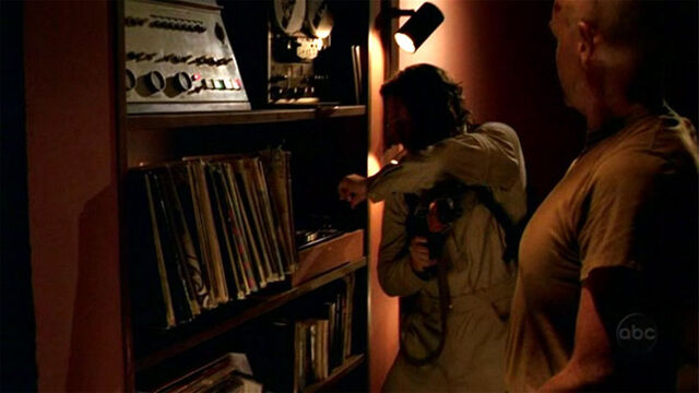Archivo:Turntable wood.jpg