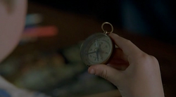 4x11-john-richard-kompass.png