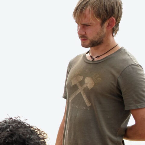 File:3x21-tshirt-charlie.jpg