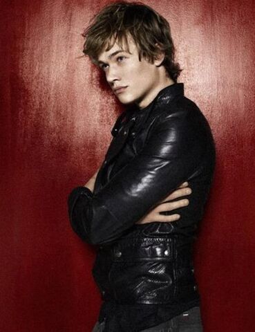 File:Ed-speleers-eragon-star.jpg