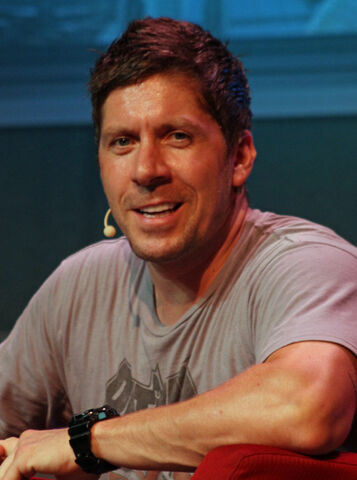 File:RayParkSpeakingFrontJun2011.jpg
