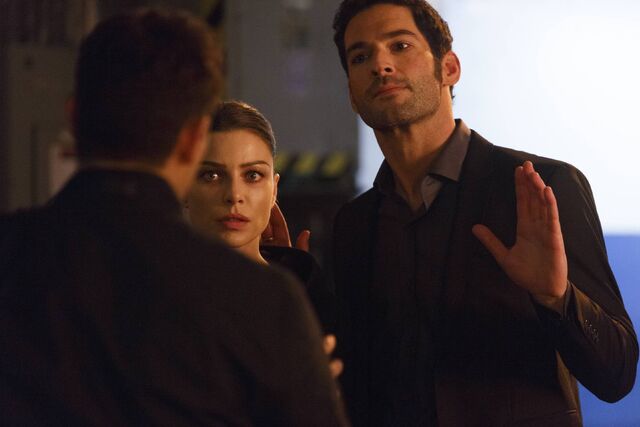 File:113 promo Chloe Lucifer.jpg