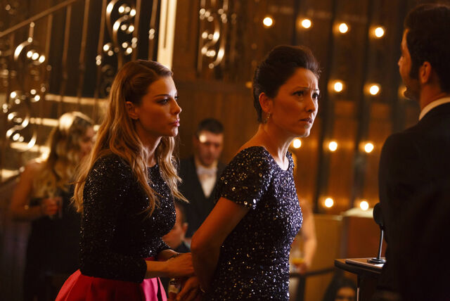 File:111 promo Chloe arresting Vanessa Lucifer watches.jpg