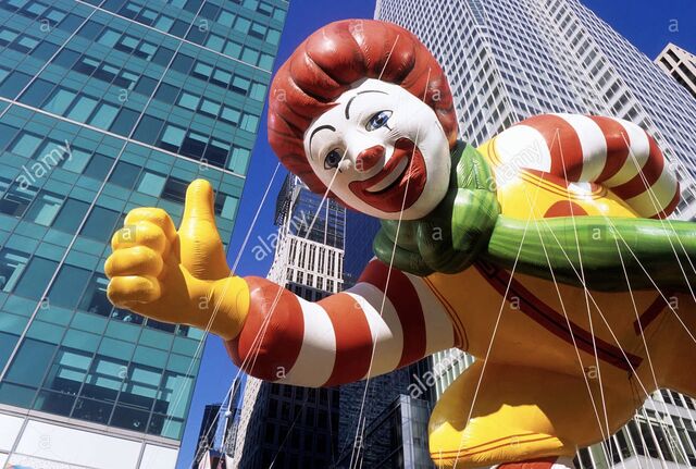 File:New-york-city-macys-thanksgiving-day-parade-ronald-mcdonald-balloon-CBHG2W.jpg