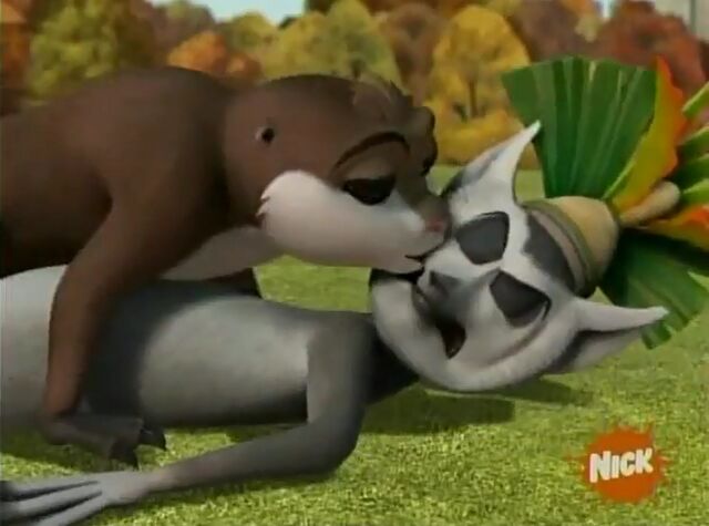 File:Marlene kissing julien.jpg
