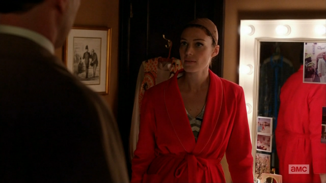 File:6x04 Megans outfits (05).png
