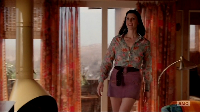 File:7x05 Megan's outfit 03.png