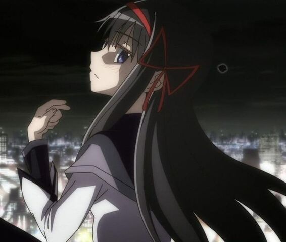 Archivo:708px-Six-fingered Homura.jpg