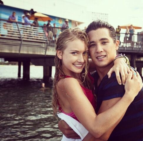 File:Zac hugging Ondina.jpg