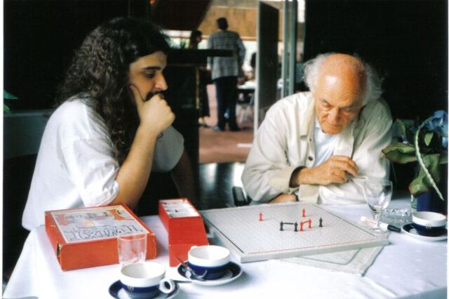 File:Alex Randolph-playing Twixt.jpg