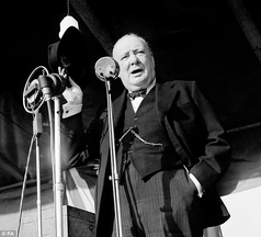 Winston Churchill hablando del Pacto (Fuego, Acero y Sangre).png