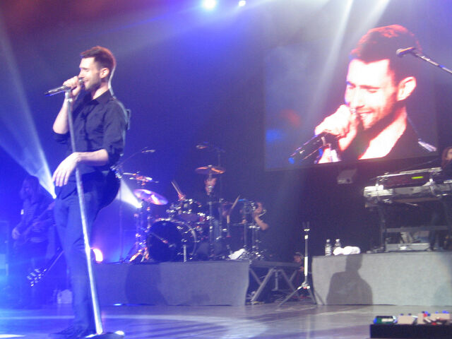 File:Maroon 5 - This Love live.jpg