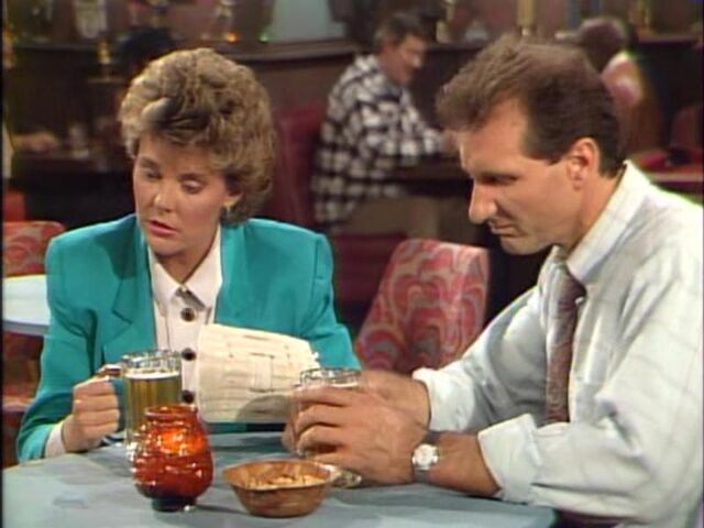 File:Married With Children At The Zoo al marcy beer.jpg