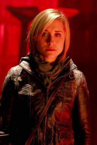 File:Chloe Sullivan (Smallville Pandora) 001.jpg