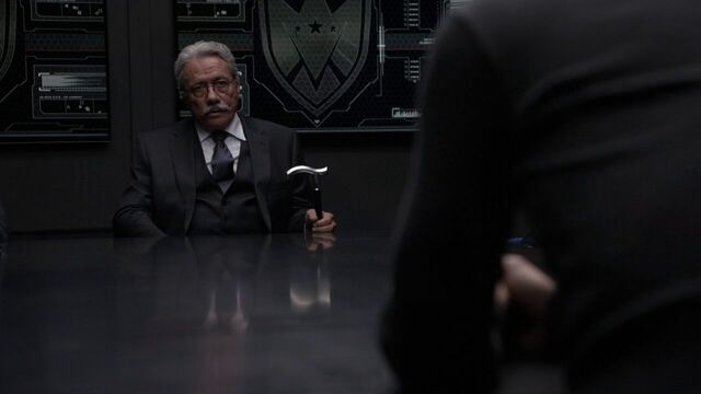 File:Gonzales-meeting-with-Lance-Hunter.jpg