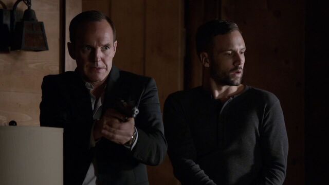 File:Phil-Coulson-Lance-Hunter-shot-Gonzales-soldiers.jpg