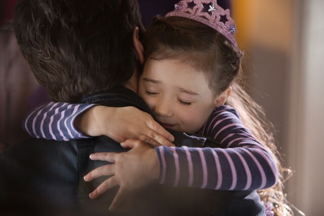 File:Cassie hugs Scott.jpg
