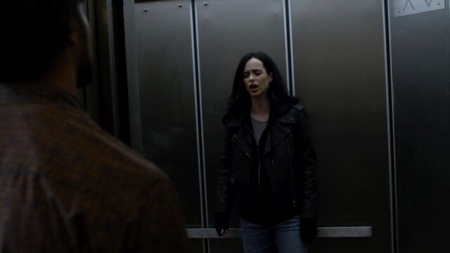 File:JessicaJones 1x06 AKAYoureAWinner 324.jpg