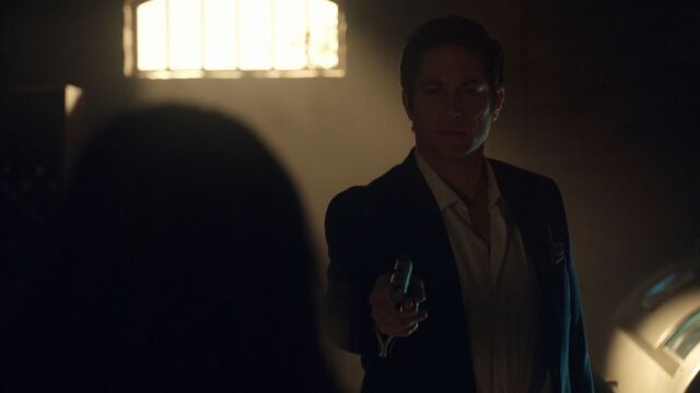 File:Ian-Quinn-shoots-Skye.jpg
