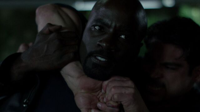 File:LukeCageStrangledBySirkes.jpg