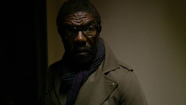 File:Ben-Urich-arrives-home-S1E12.jpg