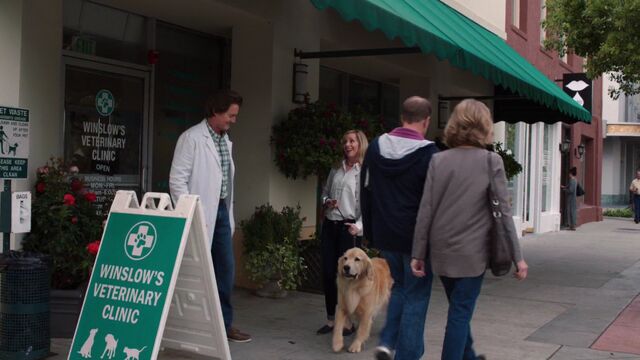 File:WinslowsVeterinaryClinic.jpg