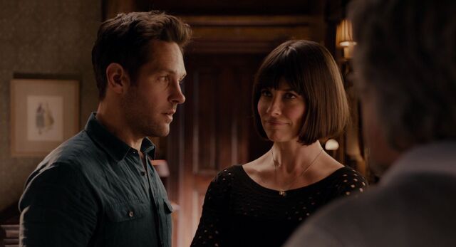 File:ScottLang-HopevanDyne-Caught-Kissing.jpeg